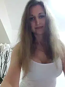 irresistibelle online show from April 28, 9:19 pm