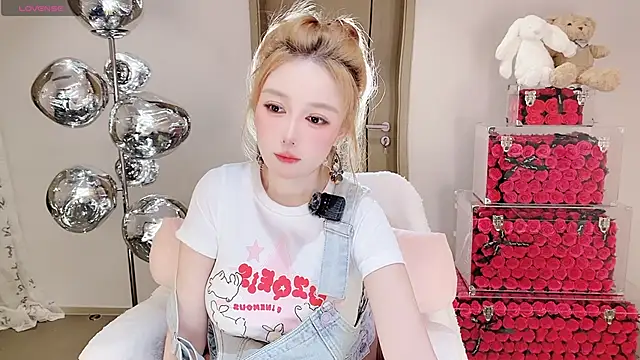 Aeseee- online show from April 29, 5:30 pm