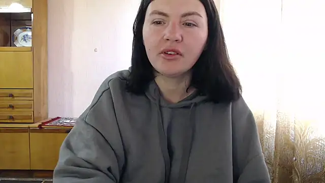 Snapshot of AlinaxJames chatting on April 29, 7:45 am AlinaxJames online show from April 29, 7:45 am