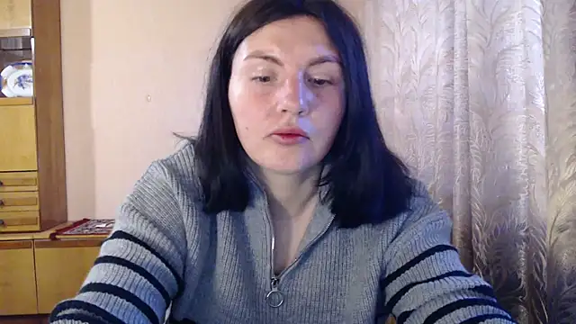 Snapshot of AlinaxJames chatting on April 21, 2:51 am AlinaxJames online show from April 21, 2:51 am