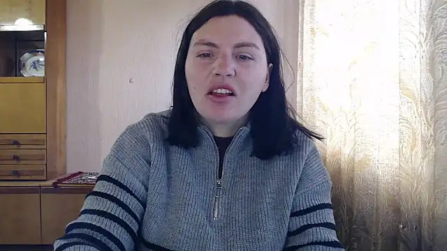 Snapshot of AlinaxJames chatting on May 1, 11:48 am AlinaxJames online show from May 1, 11:48 am