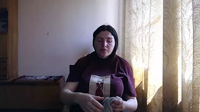 Snapshot of AlinaxJames chatting on May 7, 9:34 am AlinaxJames online show from May 7, 9:34 am