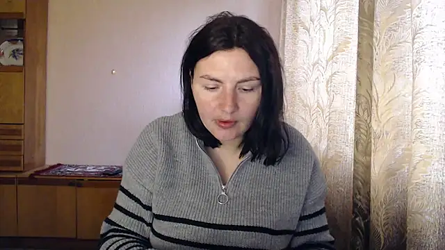Snapshot of AlinaxJames chatting on April 23, 12:29 pm AlinaxJames online show from April 23, 12:29 pm