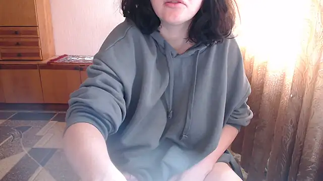 Snapshot of AlinaxJames chatting on May 11, 7:21 am AlinaxJames online show from May 11, 7:21 am