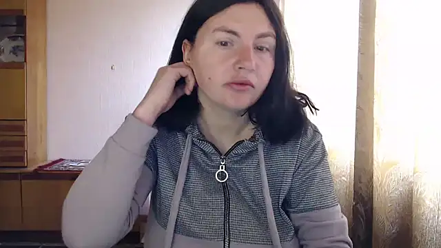 Snapshot of AlinaxJames chatting on April 23, 7:48 am AlinaxJames online show from April 23, 7:48 am