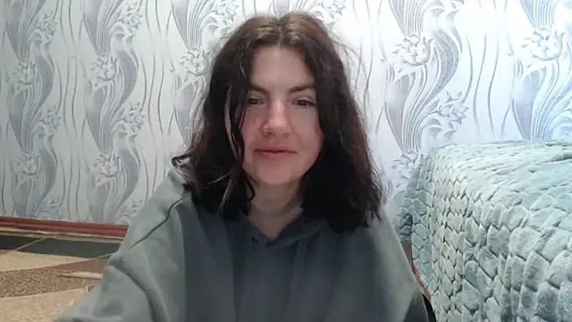 Snapshot of AlinaxJames chatting on June 2, 9:42 am AlinaxJames online show from June 2, 9:42 am