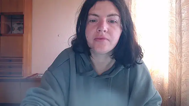 Snapshot of AlinaxJames chatting on May 13, 8:10 am AlinaxJames online show from May 13, 8:10 am
