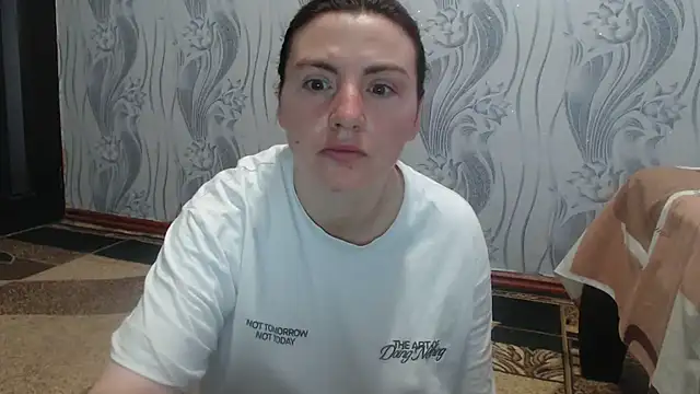 Snapshot of AlinaxJames chatting on May 16, 8:46 am AlinaxJames online show from May 16, 8:46 am