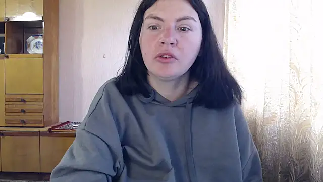 Snapshot of AlinaxJames chatting on May 2, 7:02 am AlinaxJames online show from May 2, 7:02 am