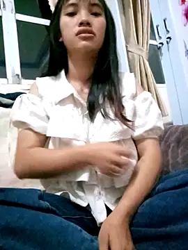 LucyBri01 online show from April 18, 8:53 pm