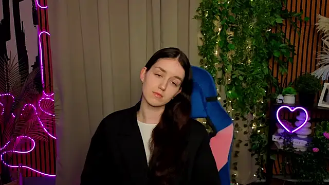 EmiliaDent online show from April 19, 9:10 am