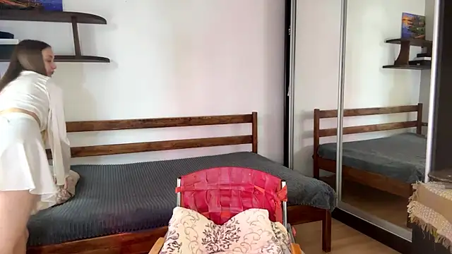 Snapshot of LessieKeisker chatting on May 1, 10:53 am LessieKeisker online show from May 1, 10:53 am