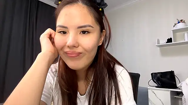 lullivi online show from April 20, 3:13 pm