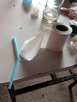  - - -larissa - - - online show from April 21, 9:38 am