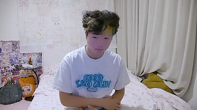 Cream-001 online show from April 18, 11:05 pm