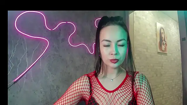 alinagueen online show from April 17, 5:05 pm