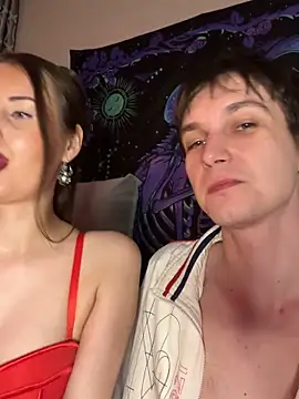 kittieSquad online show from April 23, 6:31 pm
