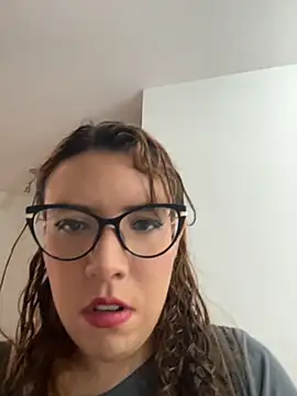 Snapshot of AliceMtz chatting on April 21, 6:47 pm AliceMtz online show from April 21, 6:47 pm