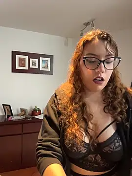 Snapshot of AliceMtz chatting on May 5, 6:55 pm AliceMtz online show from May 5, 6:55 pm