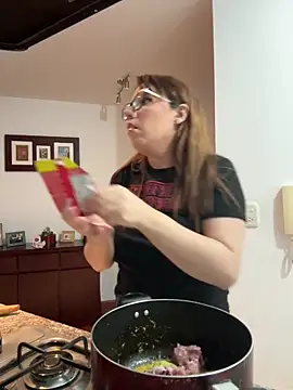 AliceMtz online show from April 17, 6:55 pm