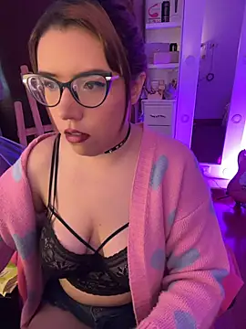 Snapshot of AliceMtz chatting on May 19, 9:44 pm AliceMtz online show from May 19, 9:44 pm