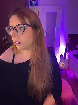 Snapshot of AliceMtz chatting on May 26, 10:41 pm AliceMtz online show from May 26, 10:41 pm