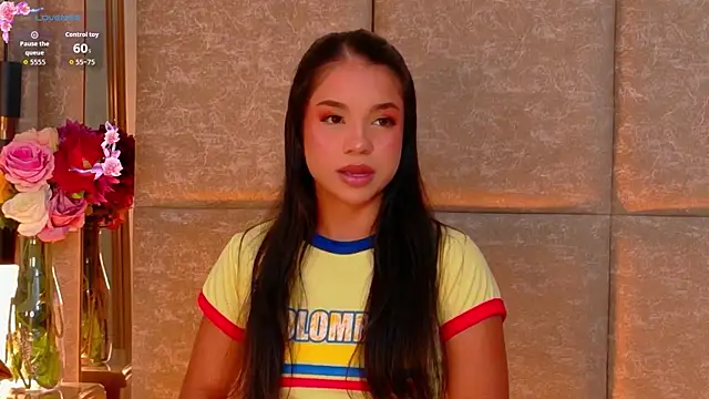 Snapshot of Valeria-Beltran chatting on June 18, 4:11 am Valeria-Beltran online show from June 18, 4:11 am