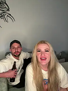 SexyCouple1910 online show from July 28, 4:42 am