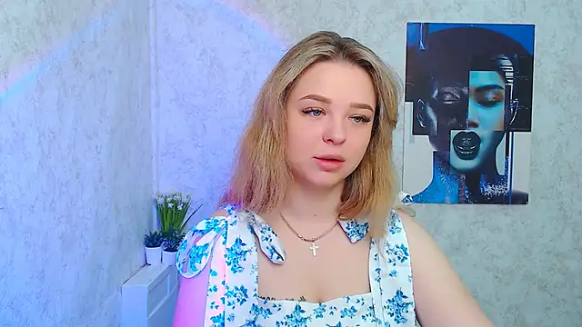 Snapshot of NicoleAura chatting on June 3, 6:03 am NicoleAura online show from June 3, 6:03 am