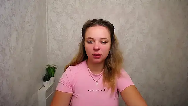 Snapshot of NicoleAura chatting on June 26, 5:02 am NicoleAura online show from June 26, 5:02 am