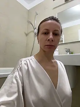 Mira Luna online show from May 5, 5:10 am