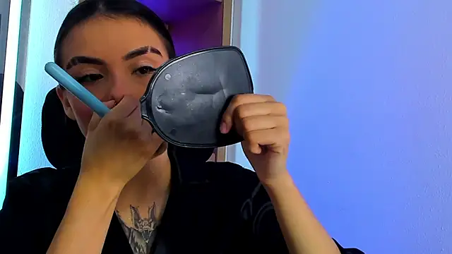 Snapshot of isabella_hv chatting on June 15, 6:18 pm isabella hv online show from June 15, 6:18 pm