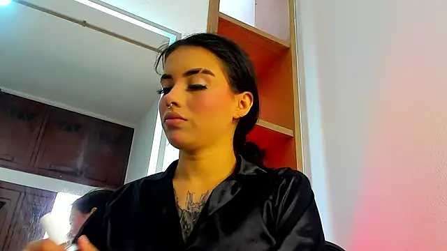 isabella hv online show from May 29, 6:25 pm