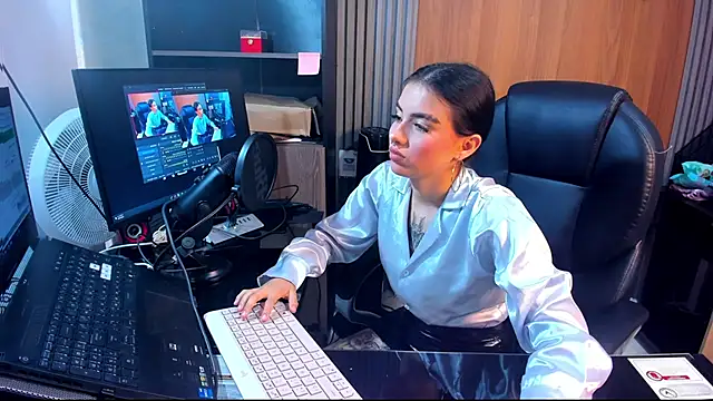 isabella hv online show from June 3, 7:51 pm