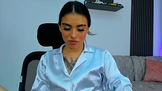 Snapshot of isabella_hv chatting on July 14, 2:05 am isabella hv online show from July 14, 2:05 am