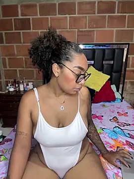  Piel Canela online show from May 11, 2:24 am