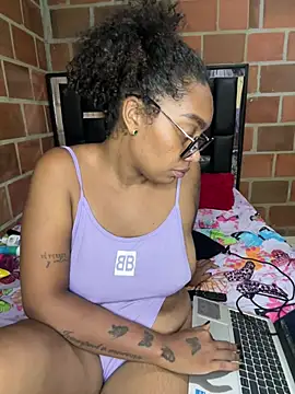 Snapshot of _Piel_Canela chatting on June 19, 3:12 am Piel Canela online show from June 19, 3:12 am