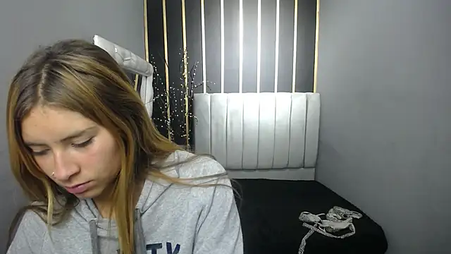 Snapshot of nancy_blonde chatting on May 28, 1:06 pm nancy blonde online show from May 28, 1:06 pm