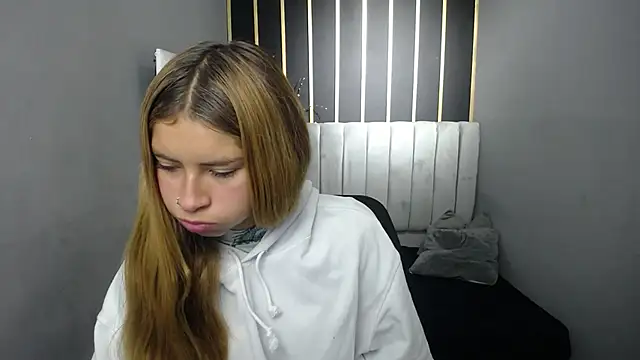 Snapshot of nancy_blonde chatting on May 15, 1:09 pm nancy blonde online show from May 15, 1:09 pm