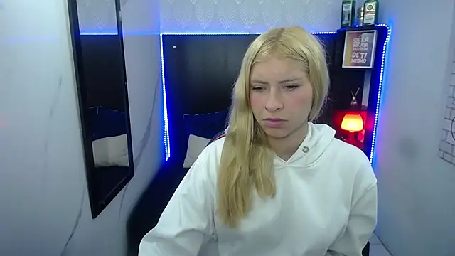 Snapshot of nancy_blonde chatting on June 19, 1:50 pm nancy blonde online show from June 19, 1:50 pm