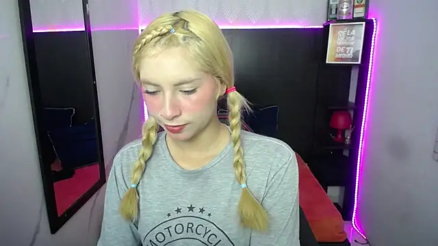 Snapshot of nancy_blonde chatting on June 28, 3:29 pm nancy blonde online show from June 28, 3:29 pm