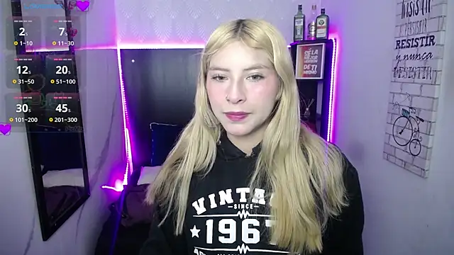Snapshot of nancy_blonde chatting on July 17, 12:46 pm nancy blonde online show from July 17, 12:46 pm