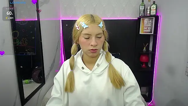 Snapshot of nancy_blonde chatting on July 2, 12:44 pm nancy blonde online show from July 2, 12:44 pm