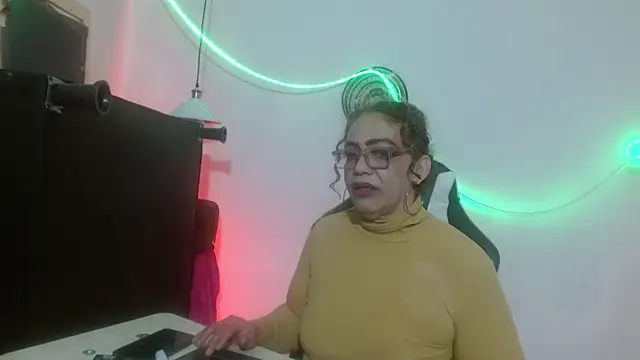 Sweet-Mommy-Milf online show from May 14, 11:46 pm