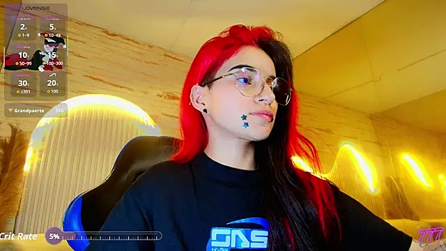 Snapshot of Moon_Red_r chatting on June 14, 12:51 am Moon Red r online show from June 14, 12:51 am