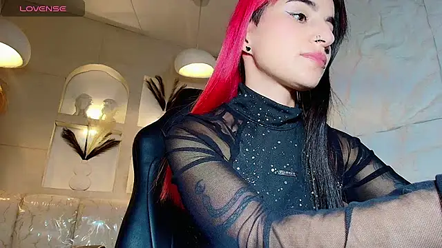 Snapshot of Moon_Red_r chatting on July 16, 7:44 pm Moon Red r online show from July 16, 7:44 pm