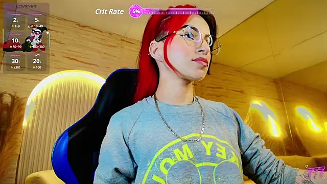 Snapshot of Moon_Red_r chatting on June 8, 12:38 pm Moon Red r online show from June 8, 12:38 pm