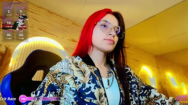 Snapshot of Moon_Red_r chatting on June 16, 12:49 pm Moon Red r online show from June 16, 12:49 pm