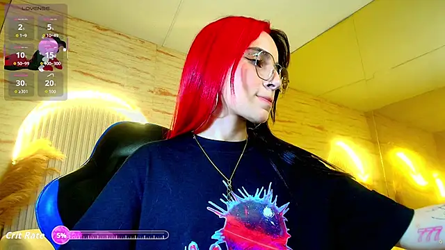 Moon Red r online show from May 25, 7:45 pm