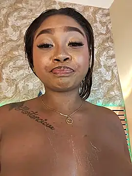Snapshot of Chloe_LaurentXXX chatting on June 30, 7:36 pm Chloe LaurentXXX online show from June 30, 7:36 pm